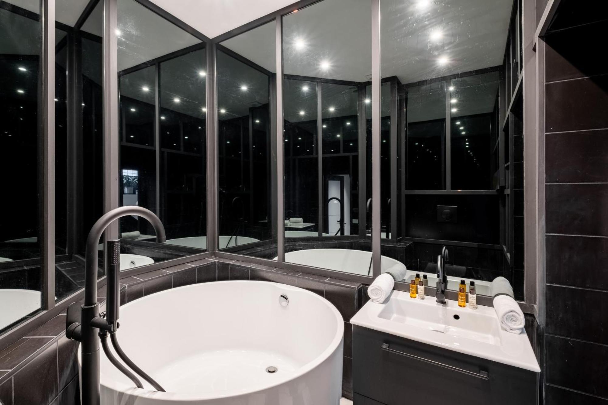 Veeve - Contemporary Excellence